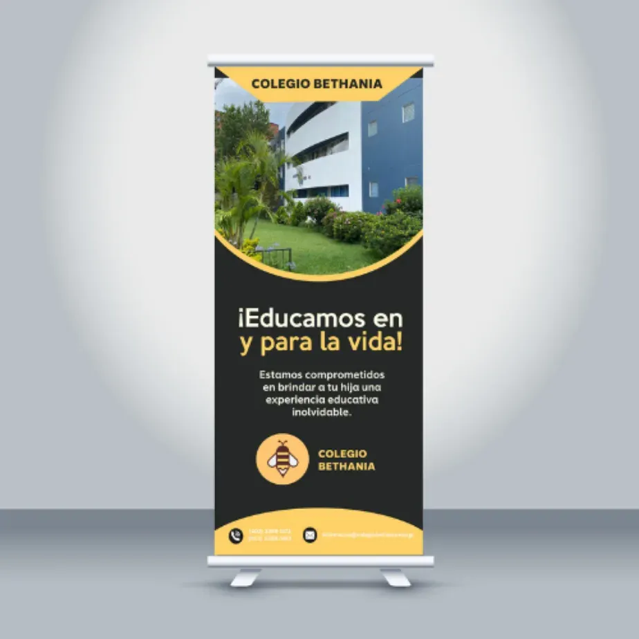 Roll-up publicitario de Colegio Bethania con foto del edificio y el mensaje “¡Educamos en y para la vida!”
